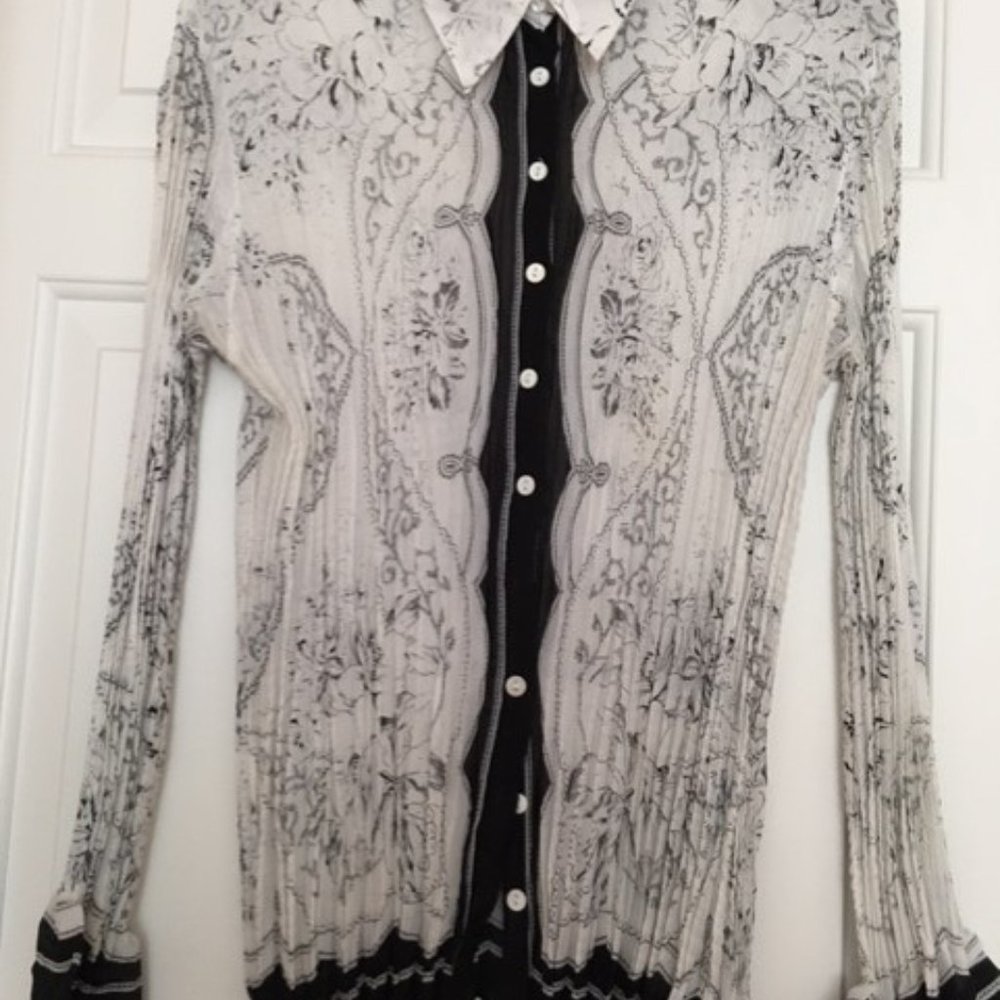 Essentials By Milano  Blouse  Sz L  Multicolor  Pleated  Long Bell Sleeves